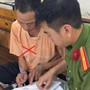 Tạm giữ ông bố buộc xích, kéo lê con trên phố Hải Phòng