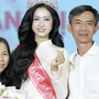 Bố mẹ của Hoa hậu Hà Trúc Linh lần đầu xuất hiện cùng con gái sau đăng quang