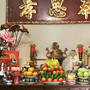 'Sau khi khấn ông bà phù hộ cho con cháu biết thương nhau, mọi việc tốt lên' - câu chuyện khắc phục một lỗi trên bàn thờ là phúc khí ngập tràn