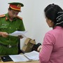 Bắt giam bảo mẫu ném bé trai 14 tháng tuổi xuống nền, chấn thương sọ não