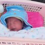 Bé sơ sinh bị bỏ rơi trước công ty, chính quyền mong người mẹ suy nghĩ lại