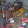 Mâu thuẫn cá nhân, gã thanh niên đến nhà truy sát 3 đồng nghiệp cũ