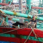 Lo bão đổ bộ, ngư dân Nghệ An hối hả đưa thuyền đi tránh