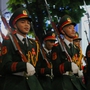 Khoảnh khắc những người lính 'đi trong vòng tay nhân dân' tại buổi sơ duyệt cấp Nhà nước lễ diễu binh, diễu hành A80