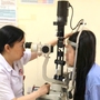 Cô gái 20 tuổi ở Quảng Ninh nhập viện vì sai lầm khi đeo kính áp tròng