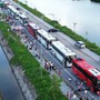 Ngày đầu nghỉ lễ 2/9, hàng trăm phương tiện và người dân vật vờ chờ đợi tại phà Đồng Bài – Cái Viềng vì thời tiết xấu