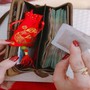 Nếu bạn đang hết tiền, đừng lo, hãy bỏ ngay thứ này vào ví, đảm bảo tiền tự nhiên đến 