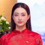 Lương Thùy Linh gây chú ý làm MC song ngữ