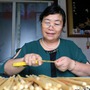 Không lương hưu vẫn an nhàn tuổi già: Bí quyết nghỉ hưu khôn ngoan của cụ bà U70