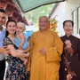 Gia đình Võ Hạ Trâm 3 đời ăn chay, bố xuất gia vẫn thường xuyên về thăm cháu