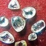 Nữ công nhân nghèo bất ngờ đổi đời sau khi tìm thấy 8 viên kim cương