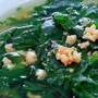 Tại sao nên vò rau ngót trước khi nấu?