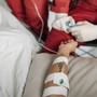 Mẹ kế đưa 100 triệu đồng, yêu cầu chồng tôi hiến gan cứu bố