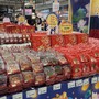 Đa dạng mẫu mã, hương vị nhưng quầy bánh Trung thu vẫn vắng vẻ