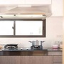 Cửa sổ bếp đối diện bếp phạm phong thủy và cách hóa giải hiệu quả