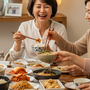Dinh dưỡng phù hợp cho phụ nữ tuổi mãn kinh