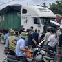 Tài xế container bị điện giật tử vong sau khi điều khiển xe đâm vào cột điện