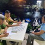 Xác định chất ‘bột lạ’ người phụ nữ rải trên đường ở TPHCM gây xôn xao mạng xã hội