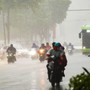 Người dân Hà Nội và miền Bắc còn phải hứng chịu những đợt mưa như trút nước?