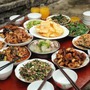 Ngày vui hóa ngày tủi hổ: Con đỗ đại học danh giá, bố mẹ ê chề vì 90 mâm cỗ không một khách đến