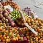 Cam giá rẻ bán đầy thị trường, tiểu thương chia sẻ “mẹo” phân biệt cam Cao Phong chuẩn và hàng Trung Quốc