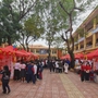 Hội chợ quê đưa không khí Tết Nguyên đán về sớm trên nhiều sân trường Thủ đô