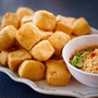 Rán đậu phụ có cần ngâm nước muối trước không? Mẹo giúp đậu vàng giòn, ít vỡ