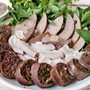 Lòng lợn nhiều cholesterol: Người mỡ máu cao có phải tránh tuyệt đối?