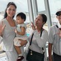 Bố mẹ đẻ H'Hen Niê có chuyến đi Châu Âu đầu tiên trong đời