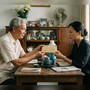 Ở tuổi 70, bố bất ngờ muốn tìm lại một người phụ nữ mà cả gia đình chưa từng nghe tên