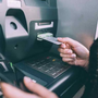 Phát hiện 2 chiếc túi chứa 3,3 tỷ đồng nằm trên ngay trên nóc ATM khi đi rút tiền