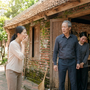 Về nhà giữa trưa, con dâu bàng hoàng phát hiện bí mật động trời của bố chồng