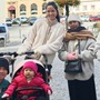Mẹ ruột H'Hen Niê gây chú ý khi lần đầu đến châu Âu