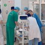 Video: Cuộc chạy đua sinh tử cứu bé trai 7 tuổi bị xe cán ở Ninh Bình