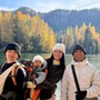 Gia đình H'Hen Niê leo núi ở Cộng hòa Czech, xúc động khi bố lần đầu chạm tay vào tuyết