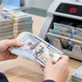 Tỷ giá USD hôm nay 26/10: USD khối ngân hàng nhích nhẹ, mua USD thị trường tự do chênh lệch bao nhiêu?