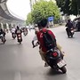 Hà Nội: Con trai đi xe điện lạng lách, đánh võng trên đường, mẹ bị xử phạt nặng