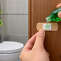 Chỉ một miếng dán này lên cửa nhà vệ sinh, muỗi biến mất, nhà thơm phức tức thì