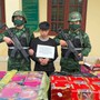 Lào Cai: Cõng hàng trăm kg pháo lậu qua sông về Việt Nam, thanh niên 20 tuổi bị tóm gọn