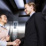 Gặp sếp trong thang máy: Người EQ thấp chỉ biết chào, người EQ cao nói 3 câu khiến tương lai khác hẳn