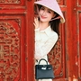 Nữ ca sĩ quê Bắc Ninh gây chú ý với nón lá và túi Hermes gần 1 tỷ đồng