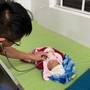 Bé trai sơ sinh bị bỏ rơi trong đêm bên cầu