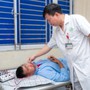 Người đàn ông 40 tuổi bị liệt mặt thừa nhận 1 sai lầm trong lúc nằm điều hòa: Ai có thói quen này cần bỏ ngay