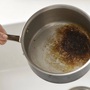 Mẹo làm sạch đáy xoong nồi bị cháy đen chỉ bằng thứ có sẵn này trong bếp