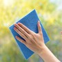 Kính nhà tắm đục mờ bỗng chốc sáng choang nhờ mẹo tẩy cặn nước siêu tốc này