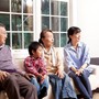Từng ghét cay ghét đắng bố mẹ chồng vì đòi tiền hàng tháng, 10 năm sau mới biết mình sai quá nhiều