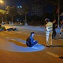 Video phẫn nộ: Thanh niên đi xe máy lạng lách 'thông chốt', tông bay rào sắt trong đêm