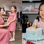 Con gái 5 tuổi của Bảo Thanh tạo dáng đáng yêu bên mẹ