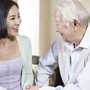 Sống cùng con gái 1 năm tôi mới hiểu: Tuổi già muốn hạnh phúc phải biết 'buông' 3 điều