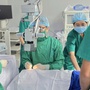 Bé trai 10 tuổi gần như chỉ thấy sáng tối, cải thiện thị lực sau phẫu thuật đục thủy tinh thể